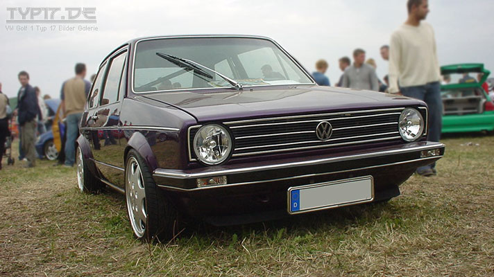 Bild von einem violett VW Golf 1 typ17 Retro Chrom Style Chromzierleisten